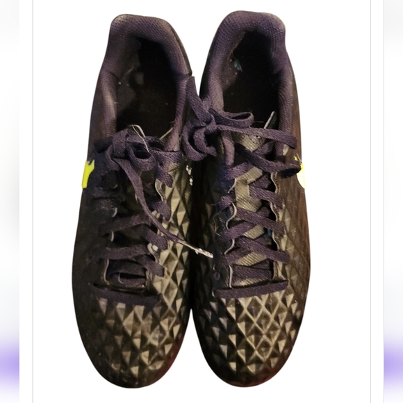 Nike Jr. Tiempo Legend 8 Soccer Cleats Youth (AT5881-070) Black-Volt Size 6Y US - Picture 4 of 6